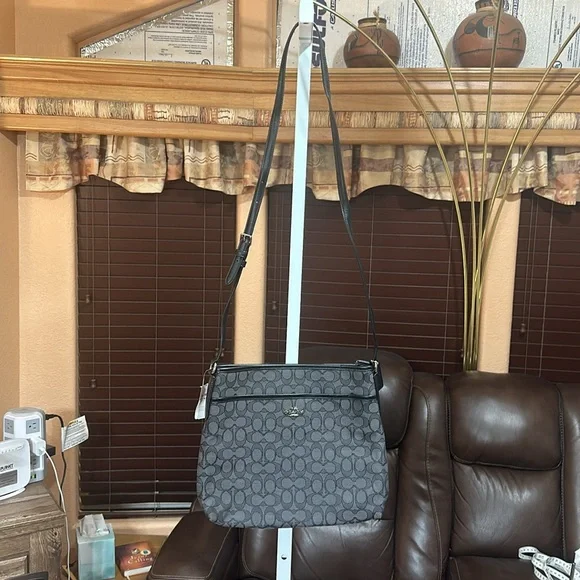 Coach Crossbody Bag - Picture 2 of 8